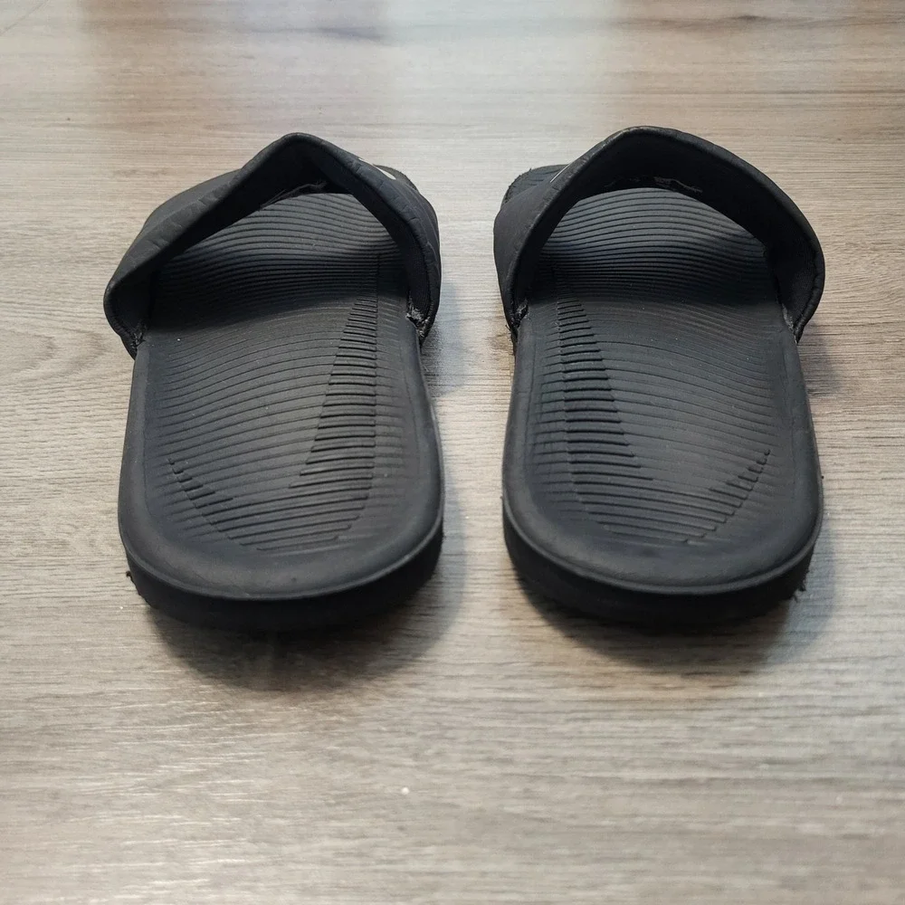 Nike Kawa Kids Slides Black Metallic Gold Athletic Sandals Size 2 Youth 2Y Pool
